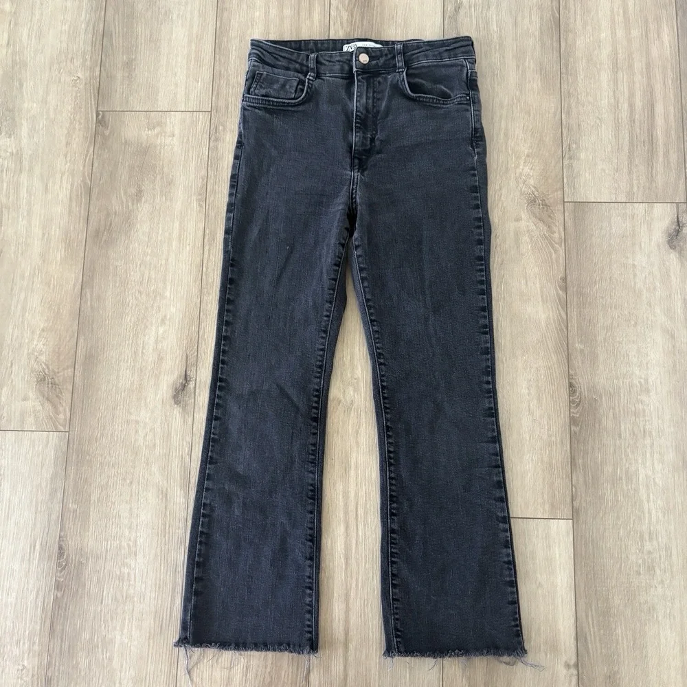 Zara Womens Size Small S Washed Black High-Waist Raw Hem Straight-Leg Jeans